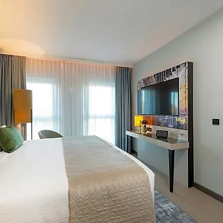 Leonardo Hotel
